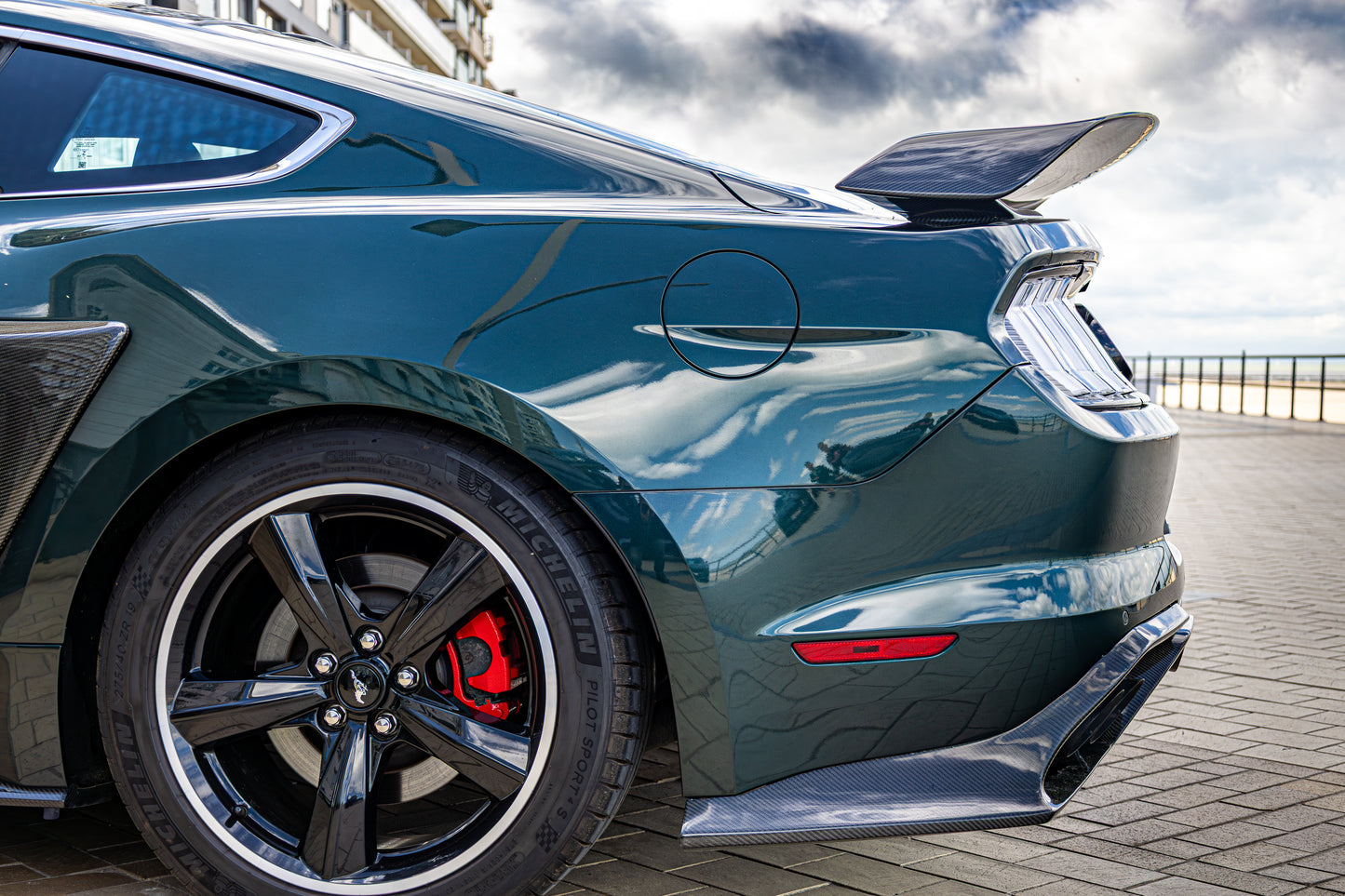 Photographie de l'aile arrière d'une Mustang Bull It verte - Édition d'art limitée